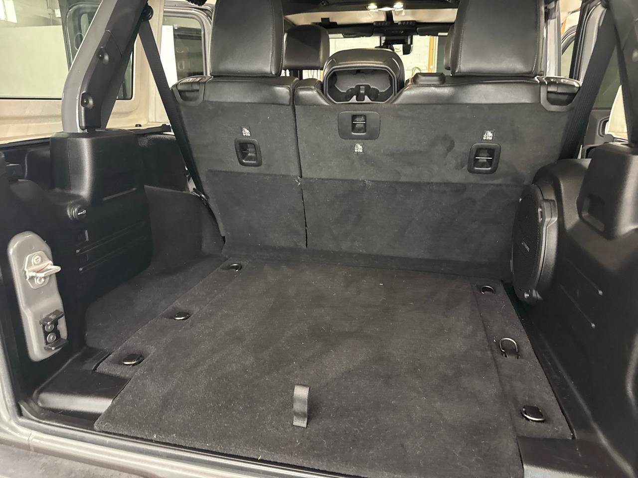 Used 2022 Jeep Wrangler Unlimited Rubicon w/ Xtreme Recon 35" Tire Package AWD/4WD image 50