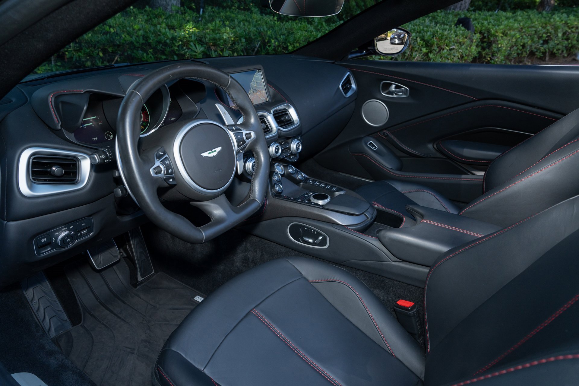 Used 2023 Aston Martin V8 Vantage Roadster image 16