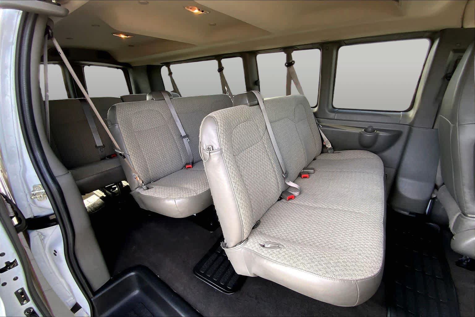 Used 2025 GMC Savana 3500 LT w/ LT Preferred Equipment Group RWD image 19