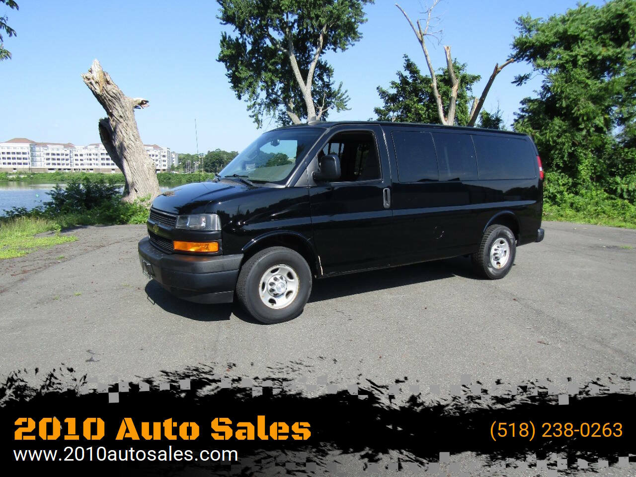 Used 2018 Chevrolet Express 2500 LS RWD image 1
