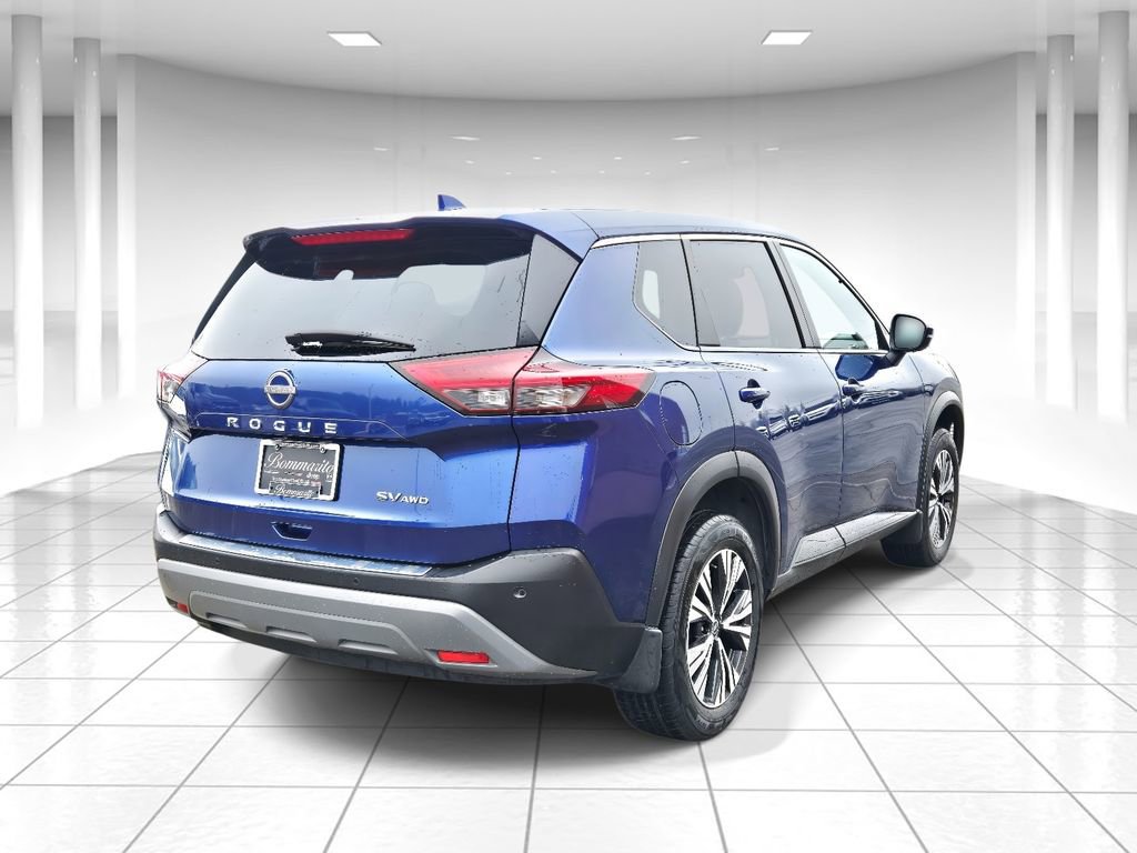 Used 2023 Nissan Rogue SV image 3