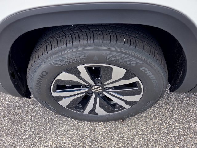 New 2026 Volkswagen Atlas Cross Sport SE FWD image 17