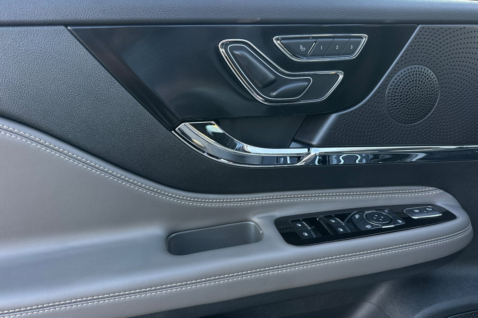 New 2025 Lincoln Corsair FWD w/ Equipment Group 101A image 10