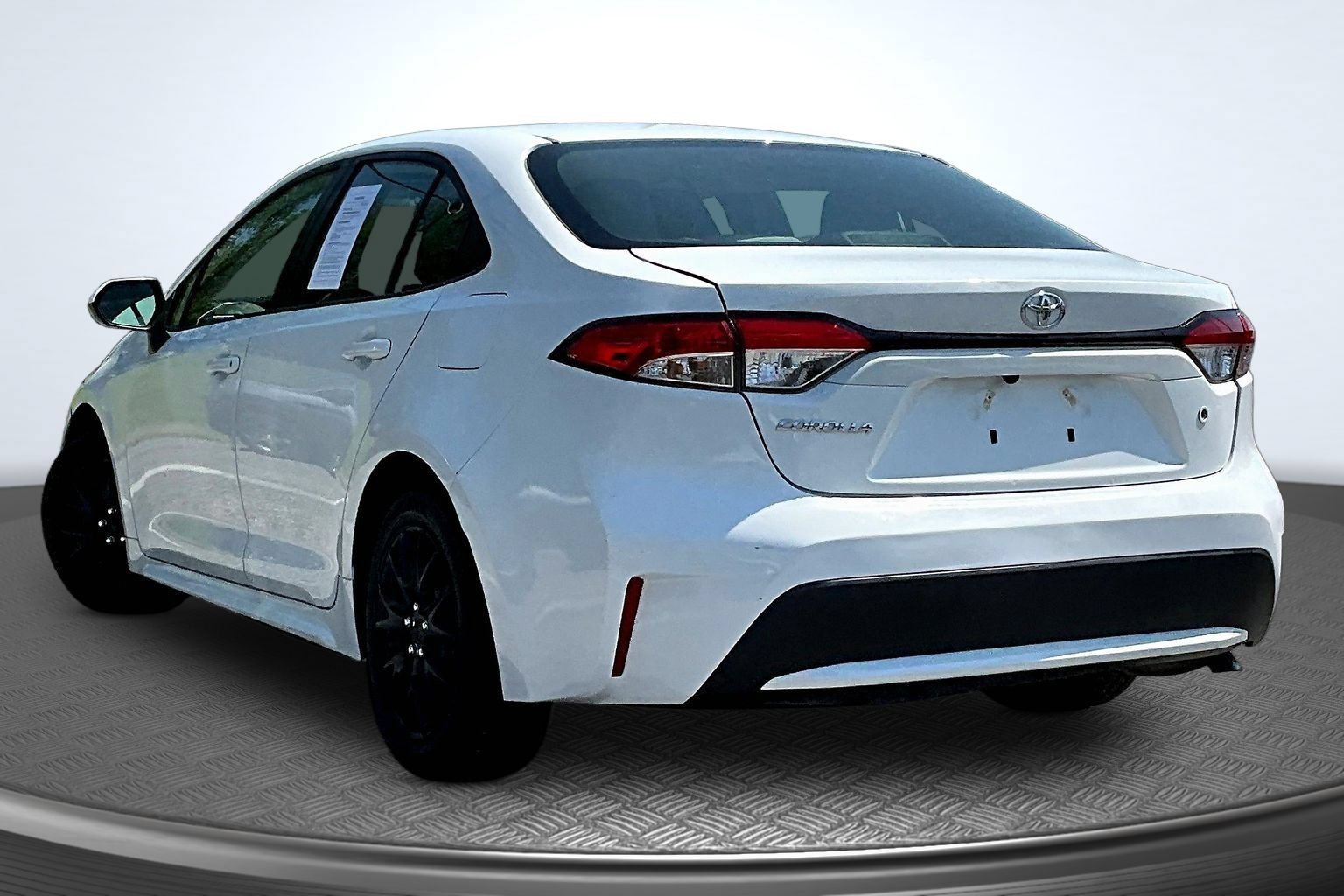 Used 2022 Toyota Corolla L FWD image 3