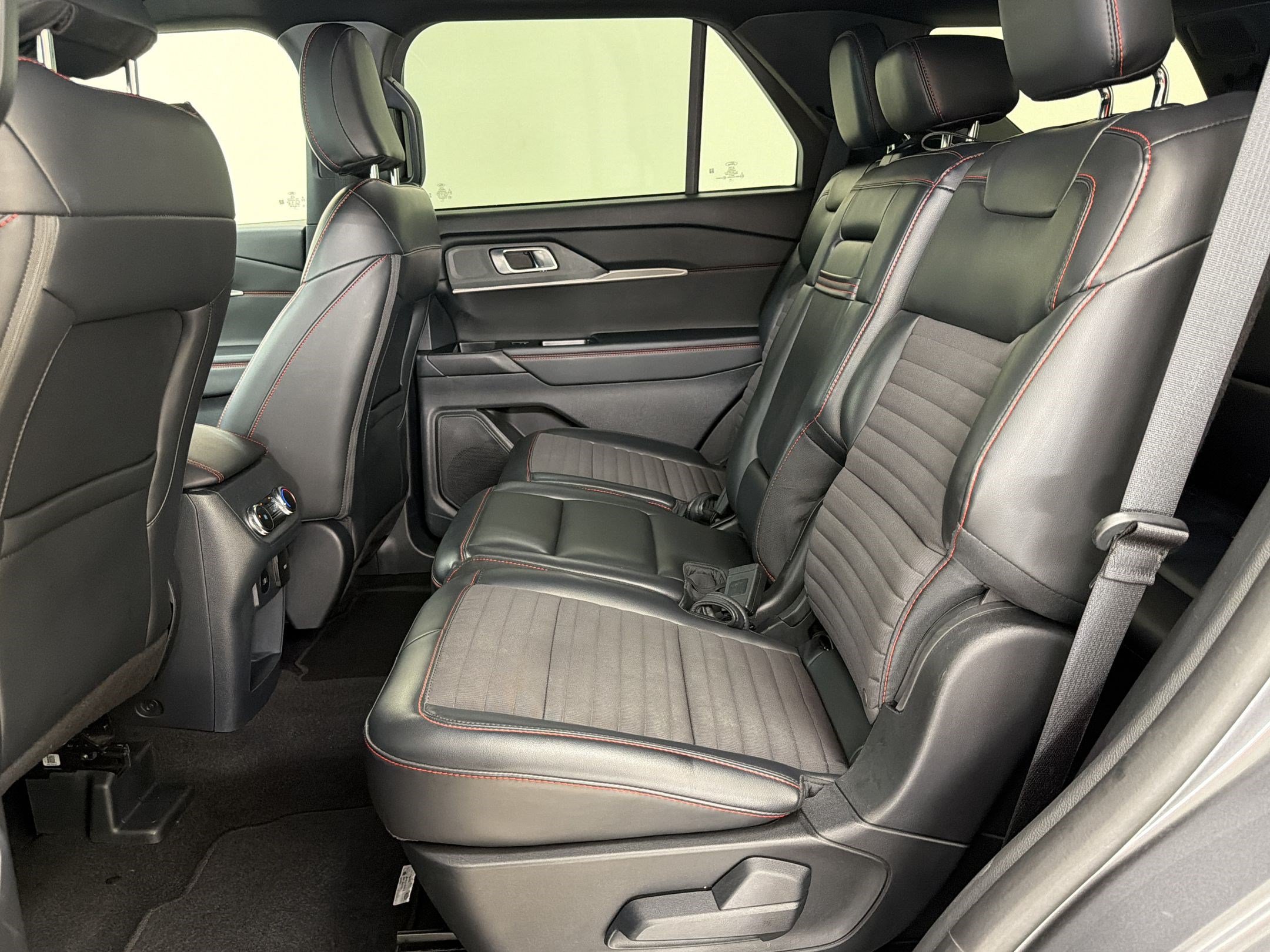 Certified 2025 Ford Explorer ST-Line w/ ST-Line Street Pack AWD/4WD image 23