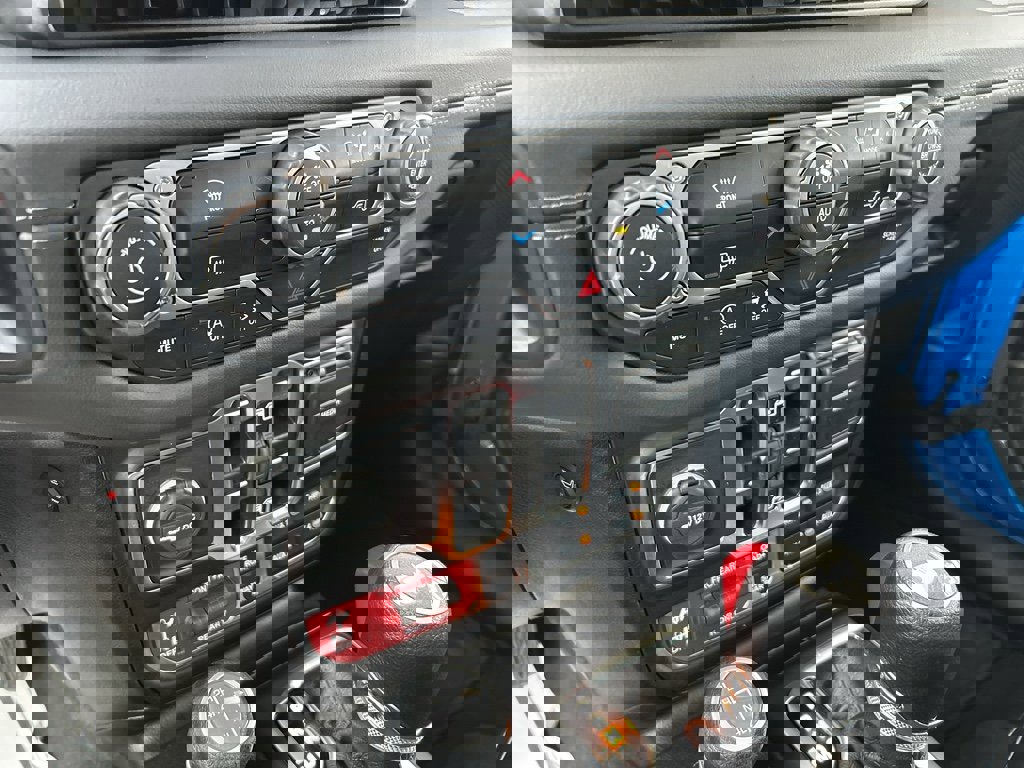 Used 2025 Jeep Wrangler Unlimited Rubicon image 23