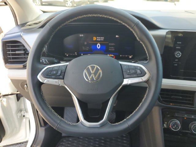 Certified 2025 Volkswagen Taos S FWD image 31