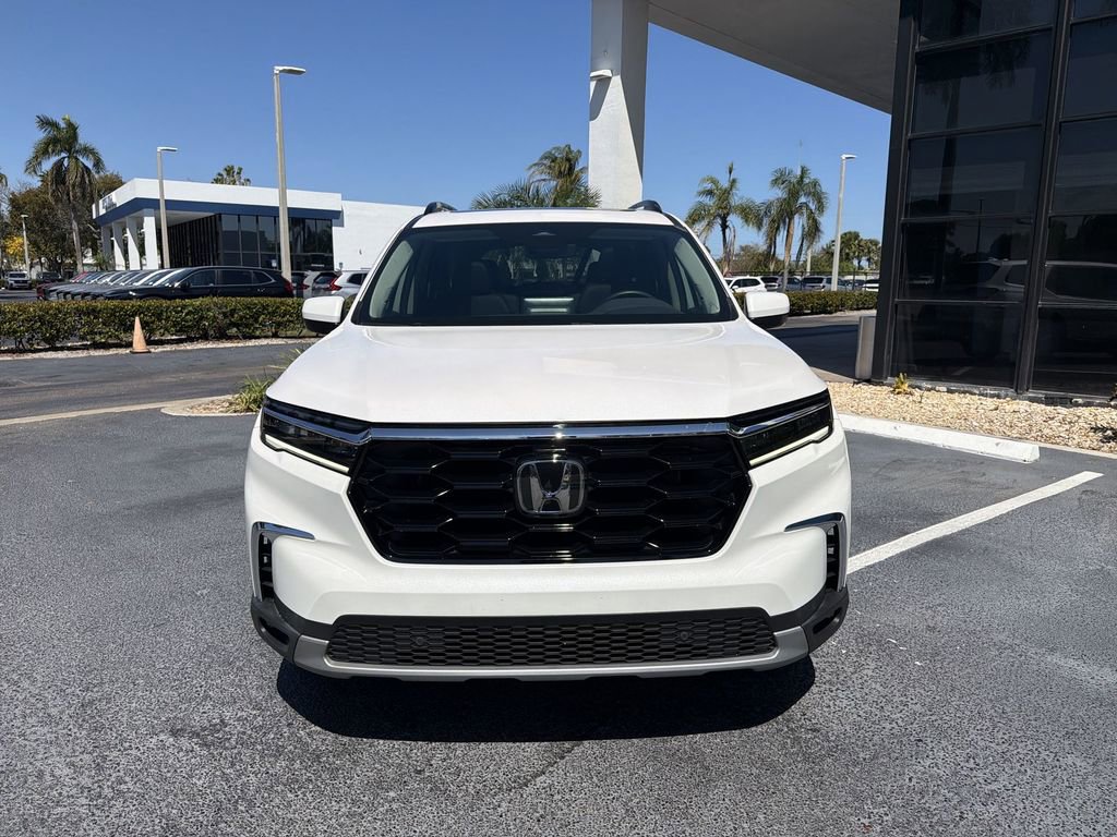 Used 2023 Honda Pilot Touring image 3