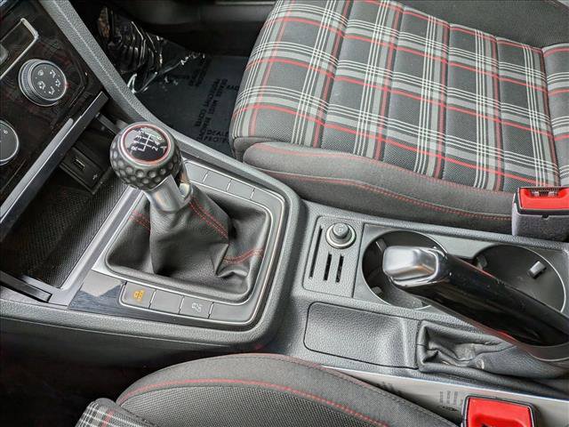 Used 2018 Volkswagen GTI SE image 12