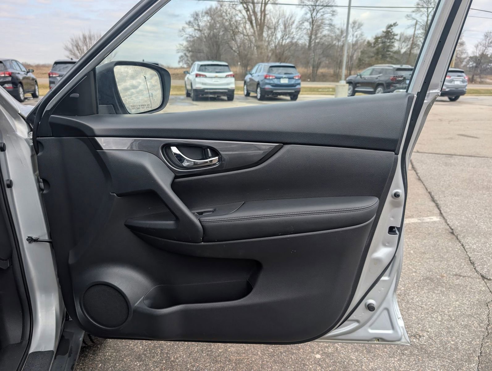 Used 2019 Nissan Rogue SV image 27