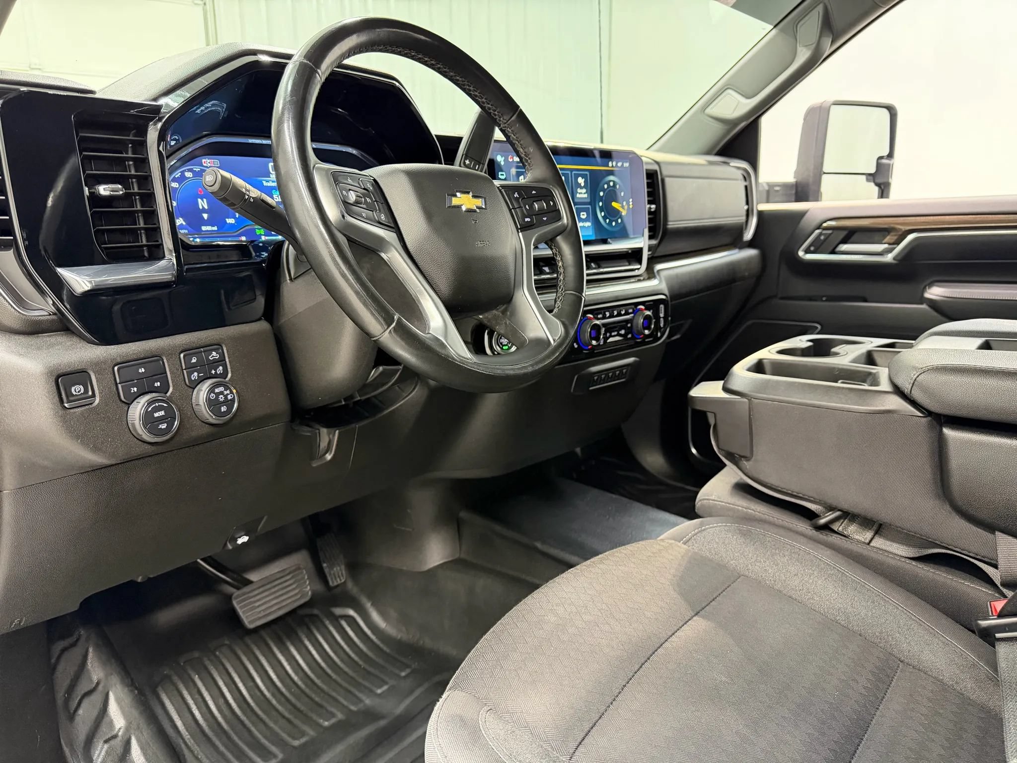 Used 2024 Chevrolet Silverado 2500 LT w/ Convenience Package AWD/4WD image 12