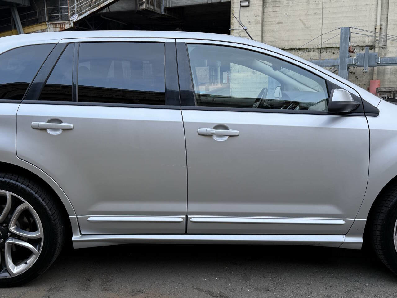 Used 2011 Ford Edge Sport w/ Driver Entry Pkg image 25