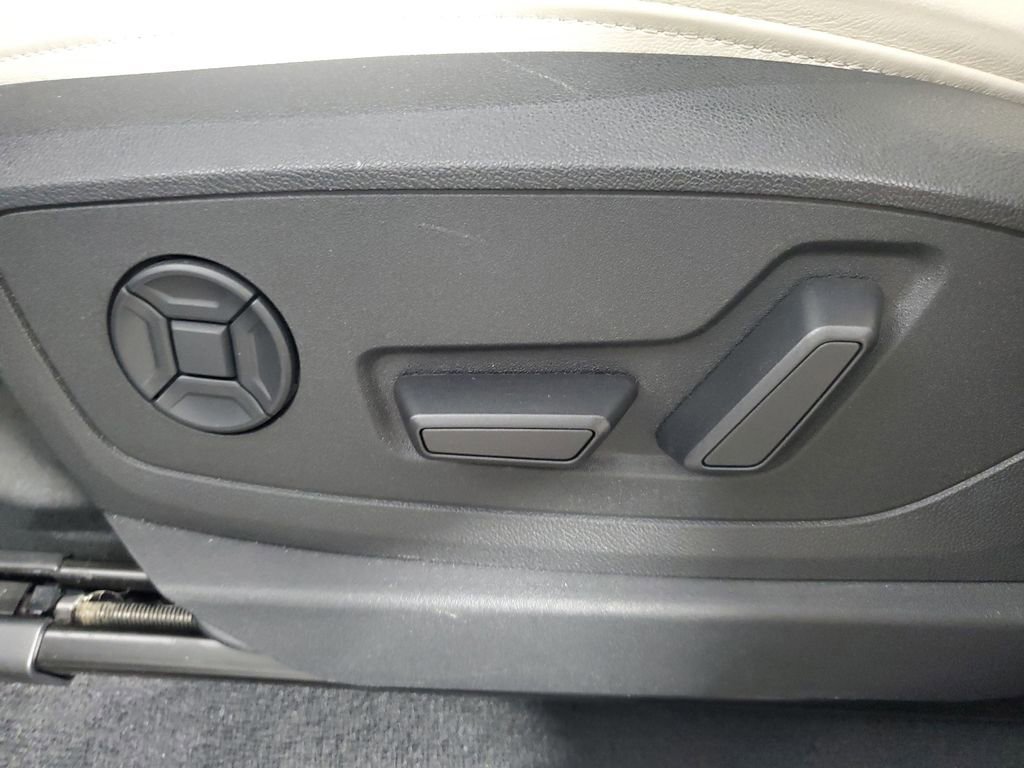 Used 2024 Audi Q8 e-tron Premium Plus w/ Premium Plus Package image 20