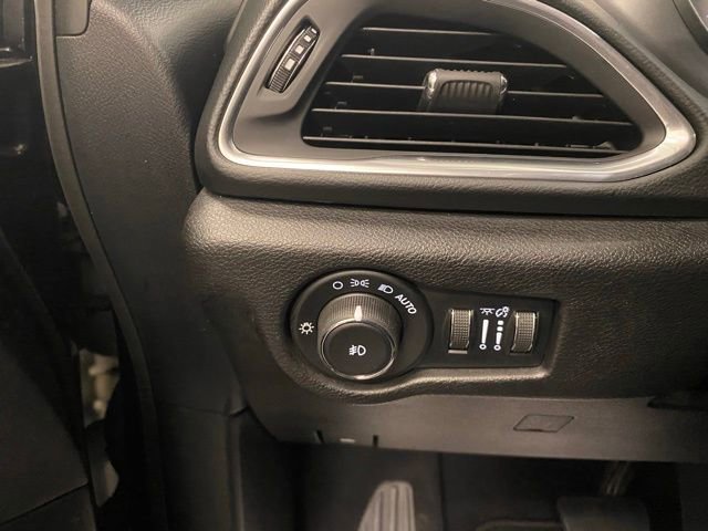 Used 2019 Chrysler Pacifica Touring-L Plus w/ S Appearance Package image 20