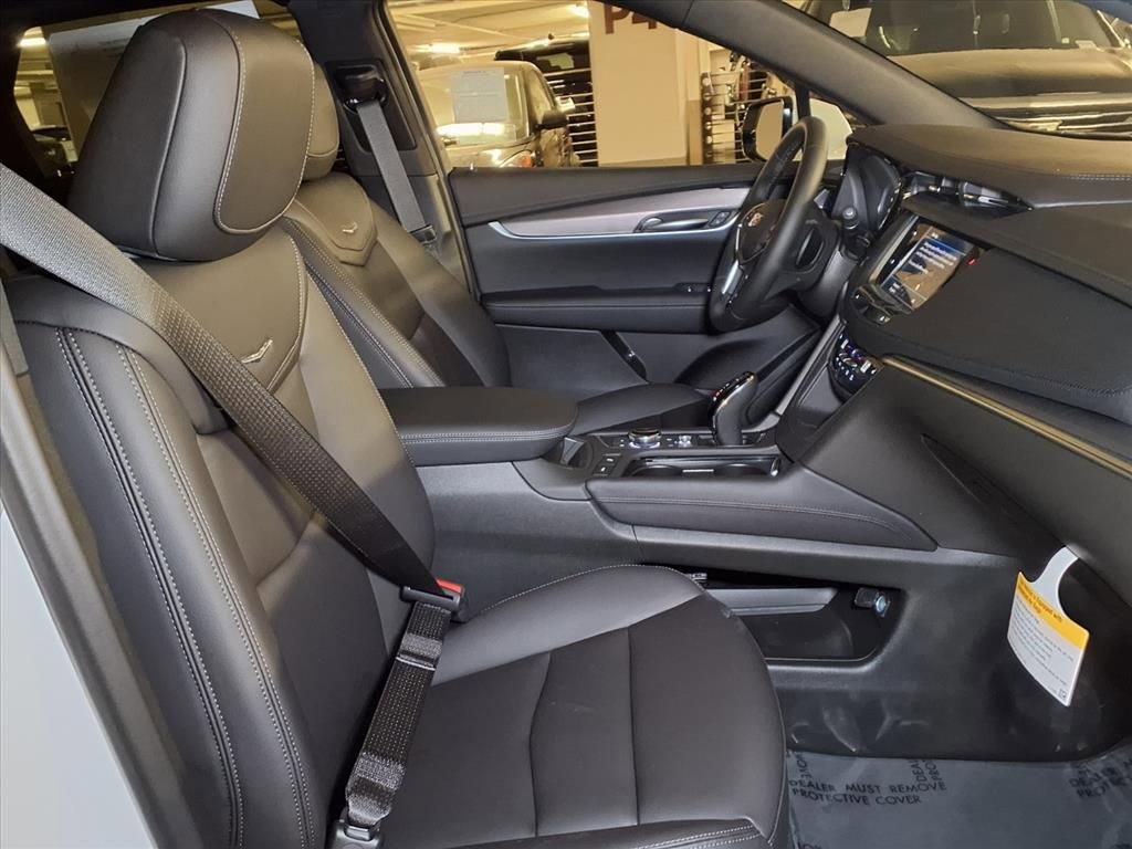 New 2026 Cadillac XT5 Luxury image 6