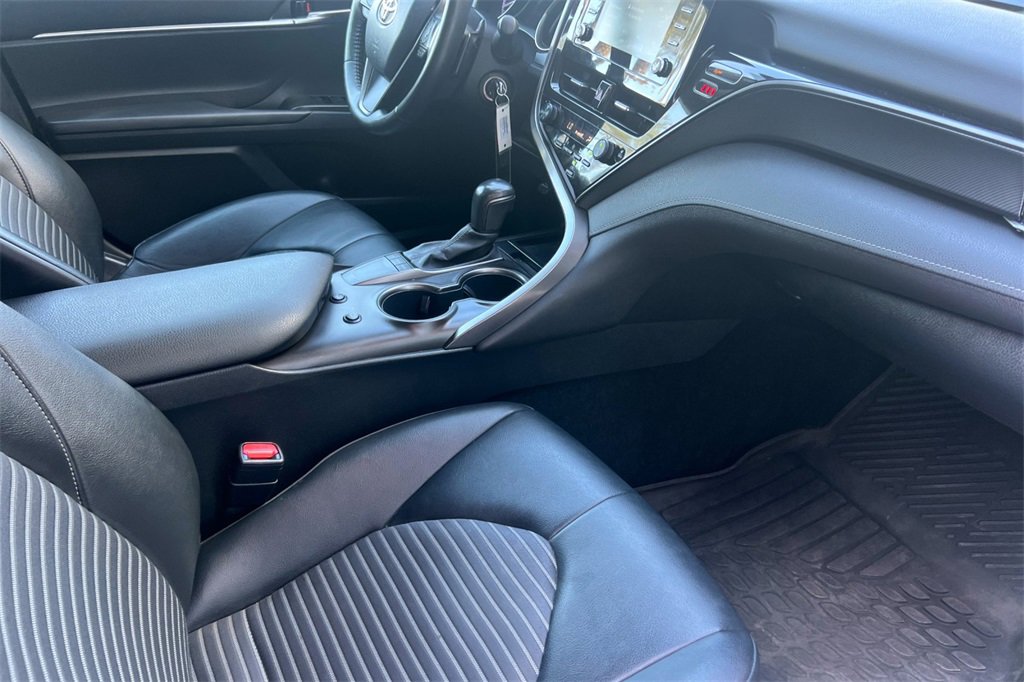 Used 2022 Toyota Camry SE image 17