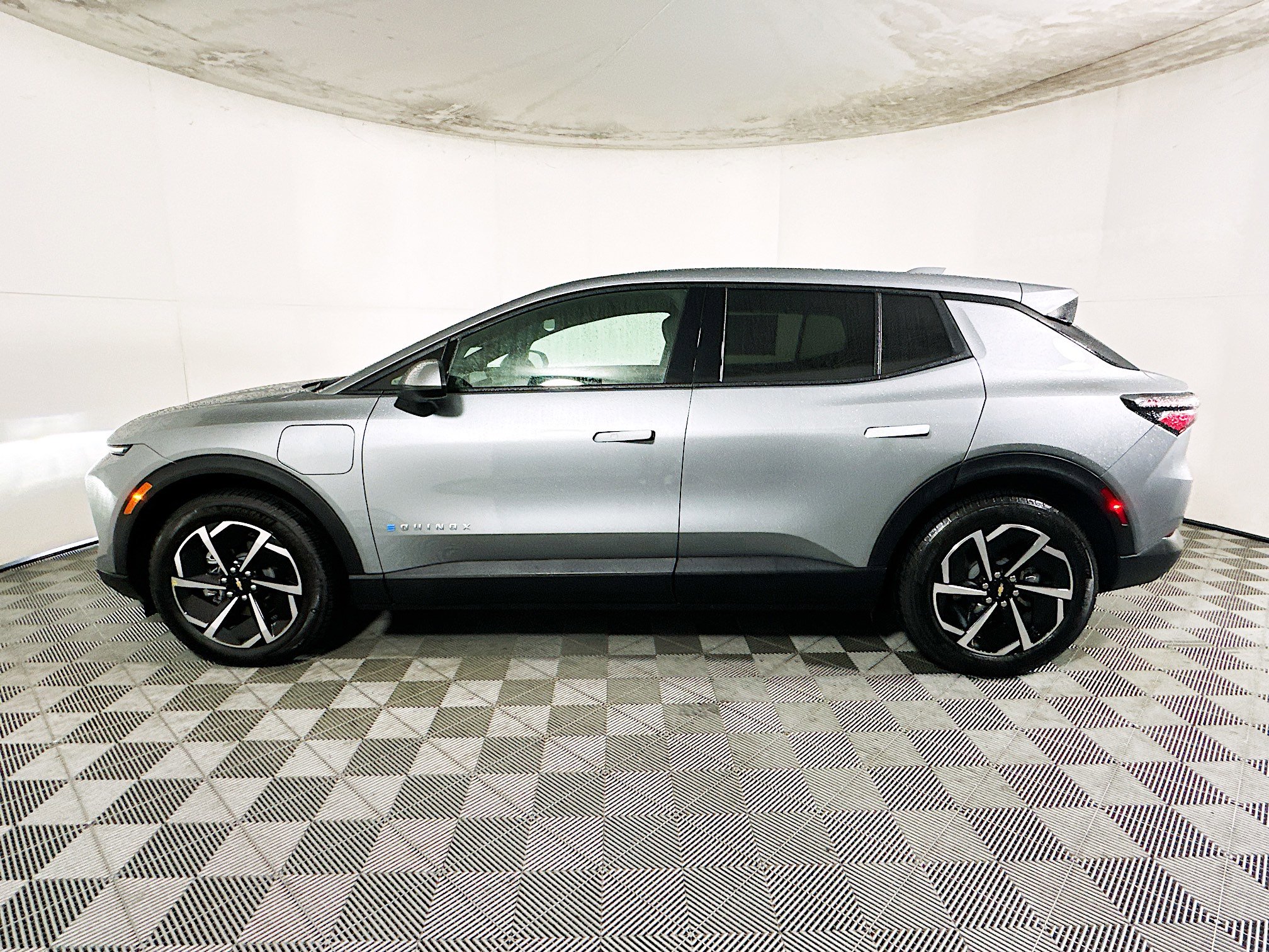 Used 2025 Chevrolet Equinox EV LT FWD image 6