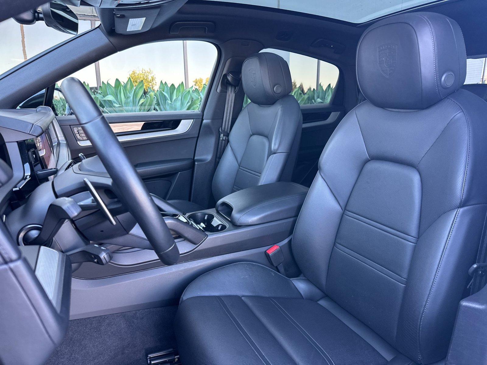 Certified 2025 Porsche Cayenne Coupe AWD/4WD image 6