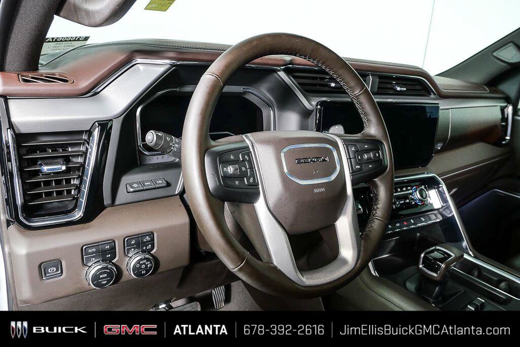 Used 2025 GMC Sierra 1500 Denali w/ Technology Package AWD/4WD image 4