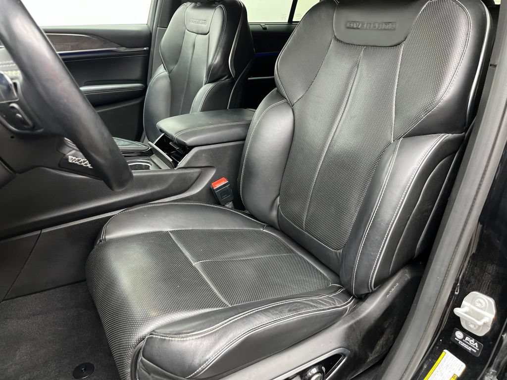 Used 2022 Jeep Grand Cherokee Overland w/ Luxury Tech Group IV AWD/4WD image 11