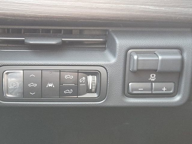 Used 2024 GMC Sierra EV Denali image 12