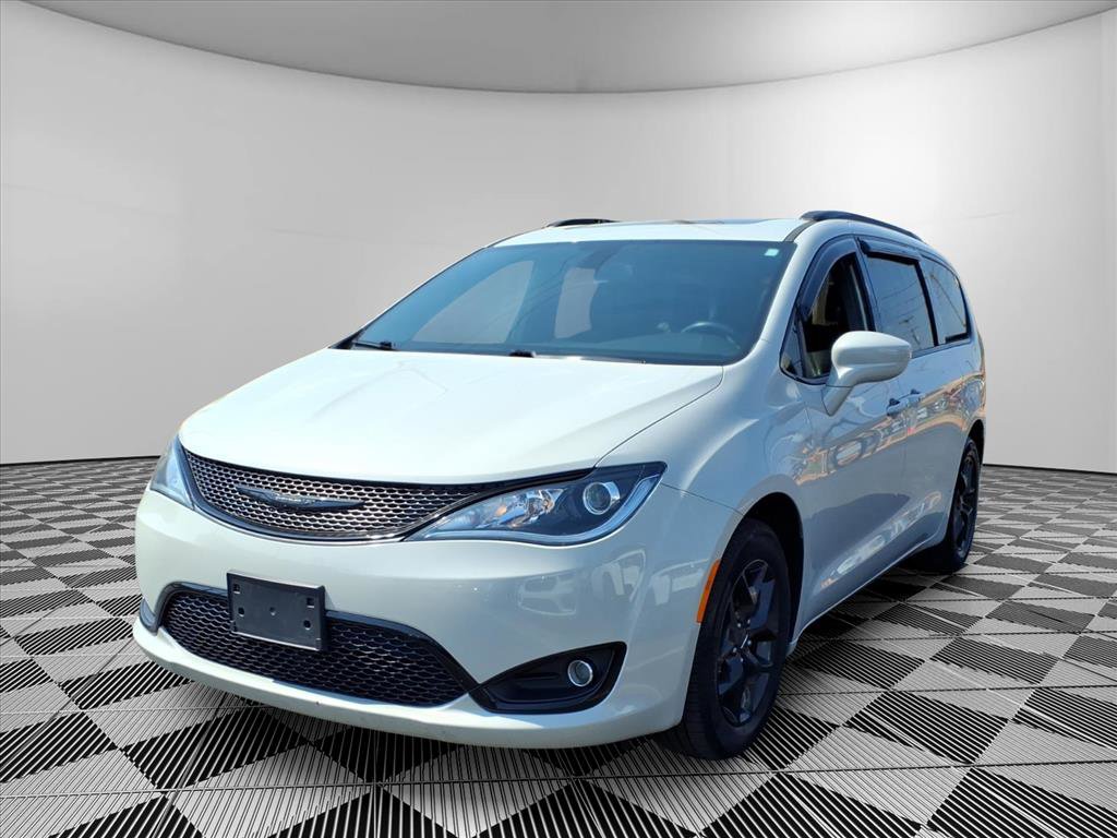 Used 2020 Chrysler Pacifica Touring-L Plus FWD image 3