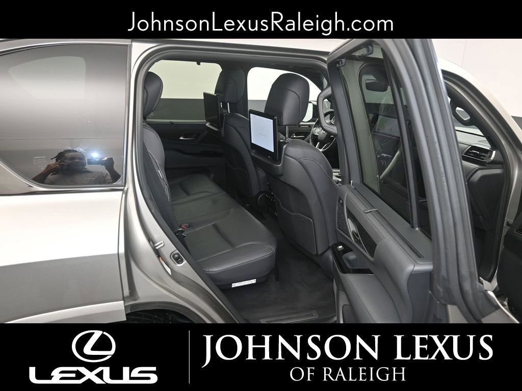 Used 2023 Lexus LX 600 4WD w/ Appearance Package image 11
