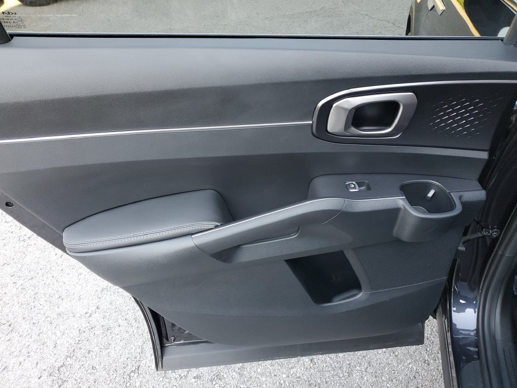 Used 2025 Kia Sorento LX FWD image 9