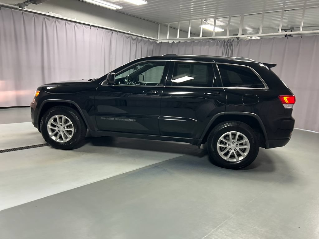 Used 2021 Jeep Grand Cherokee Laredo X AWD/4WD image 4