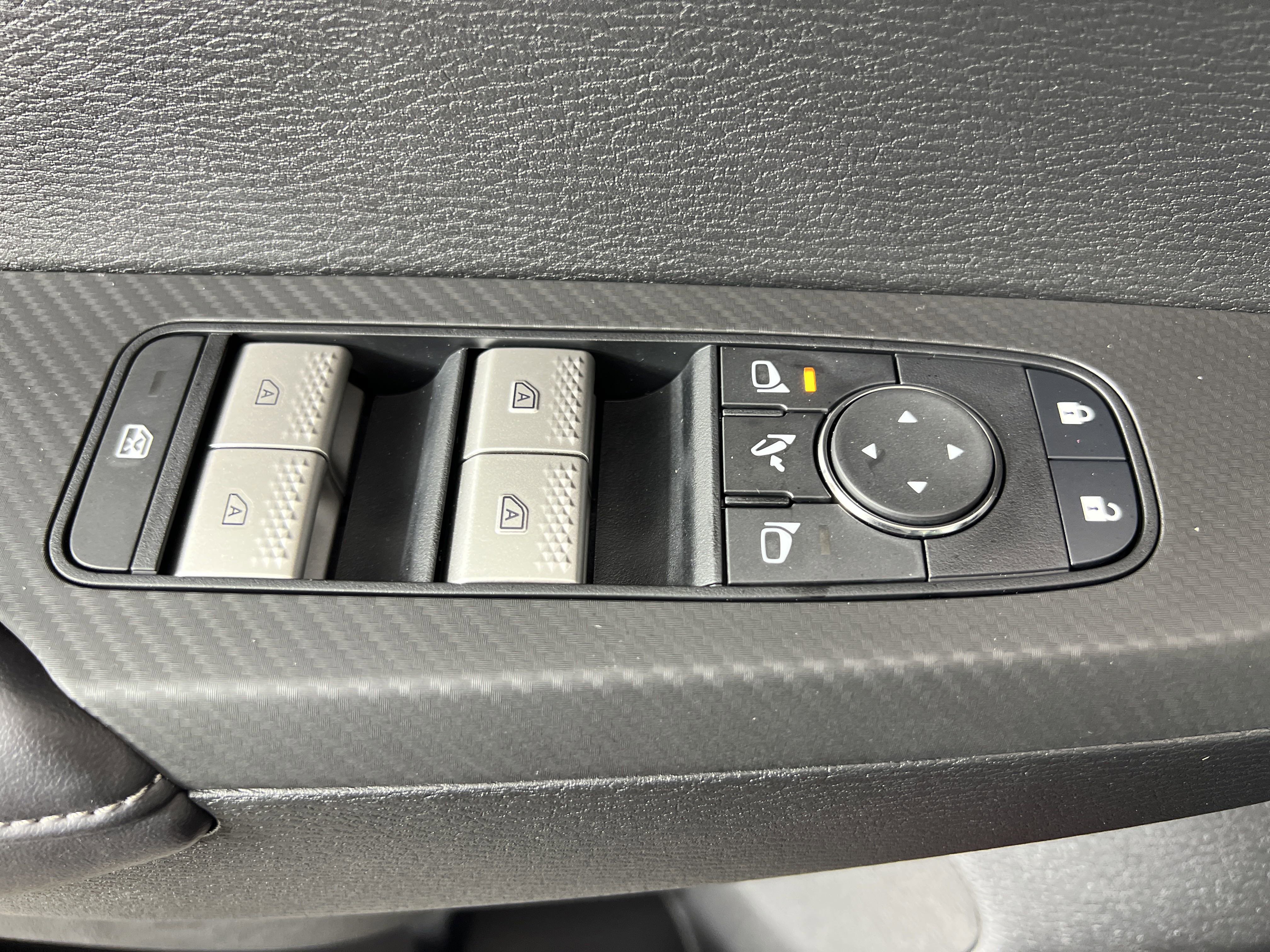 New 2025 Mitsubishi Outlander SE image 8