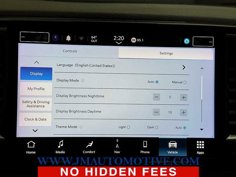 Used 2023 Chrysler Pacifica Limited image 31