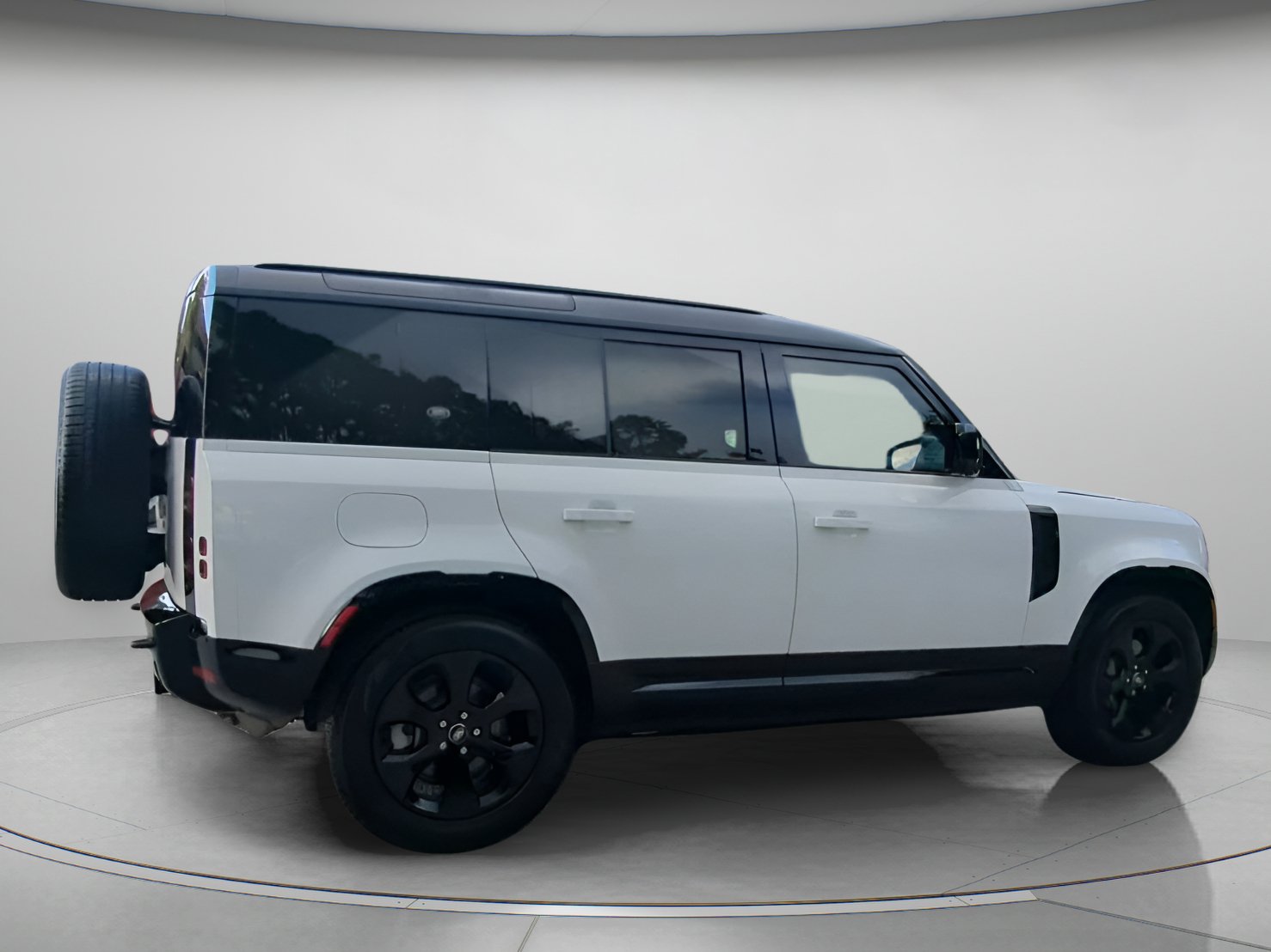 Used 2024 Land Rover Defender 110 X-Dynamic SE AWD/4WD image 30