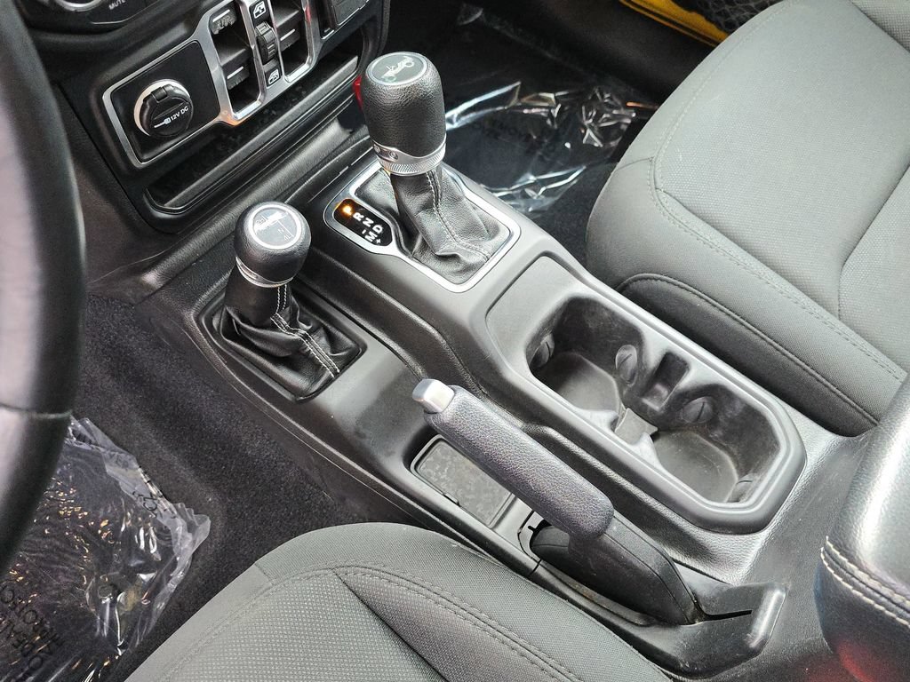 Used 2019 Jeep Wrangler Unlimited Sahara AWD/4WD image 31