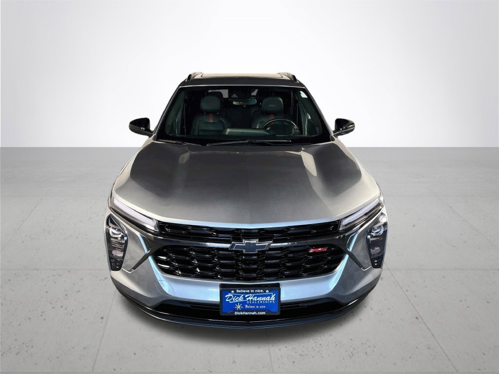 Used 2024 Chevrolet Trax RS w/ Sunroof Package FWD image 3