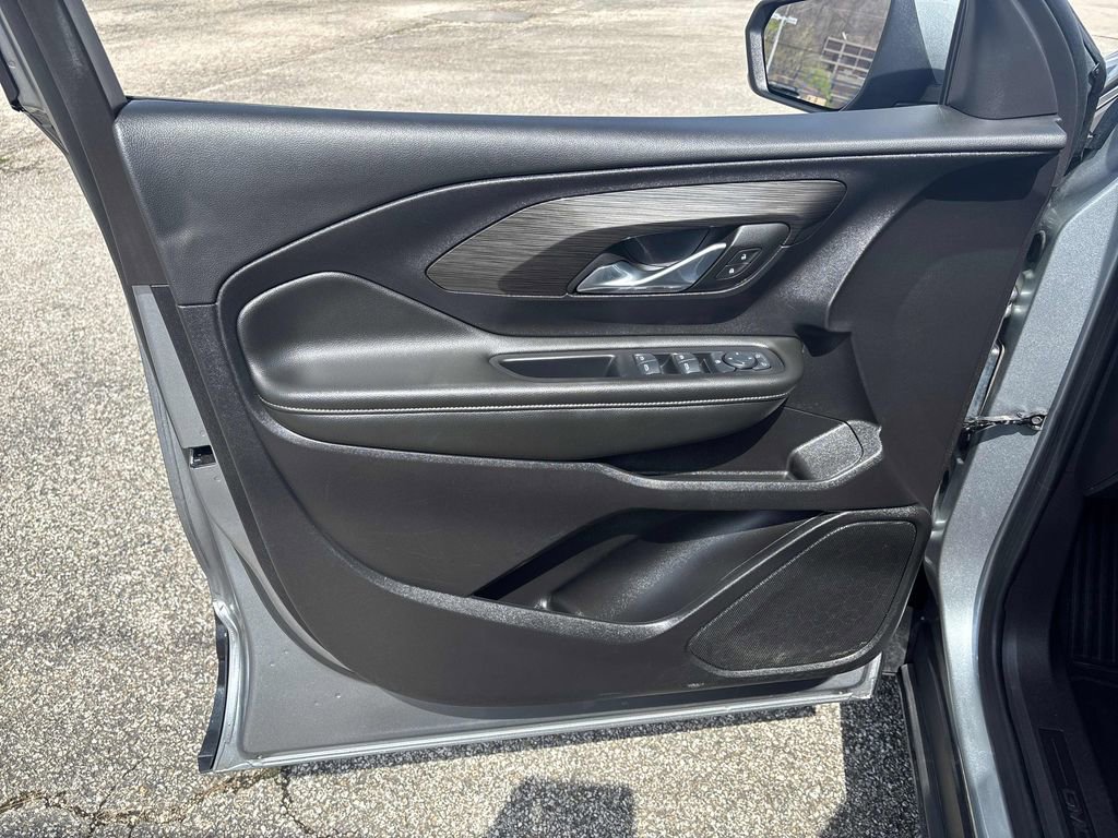 Used 2024 GMC Terrain SLE AWD/4WD image 9