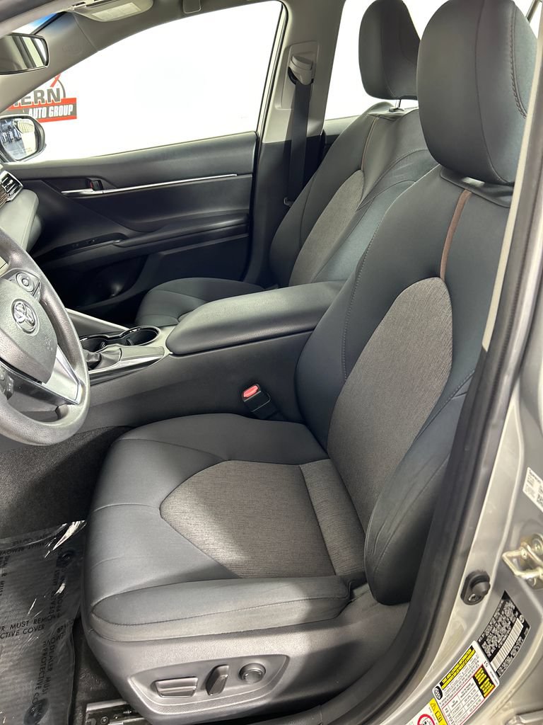 Used 2019 Toyota Camry LE FWD image 12