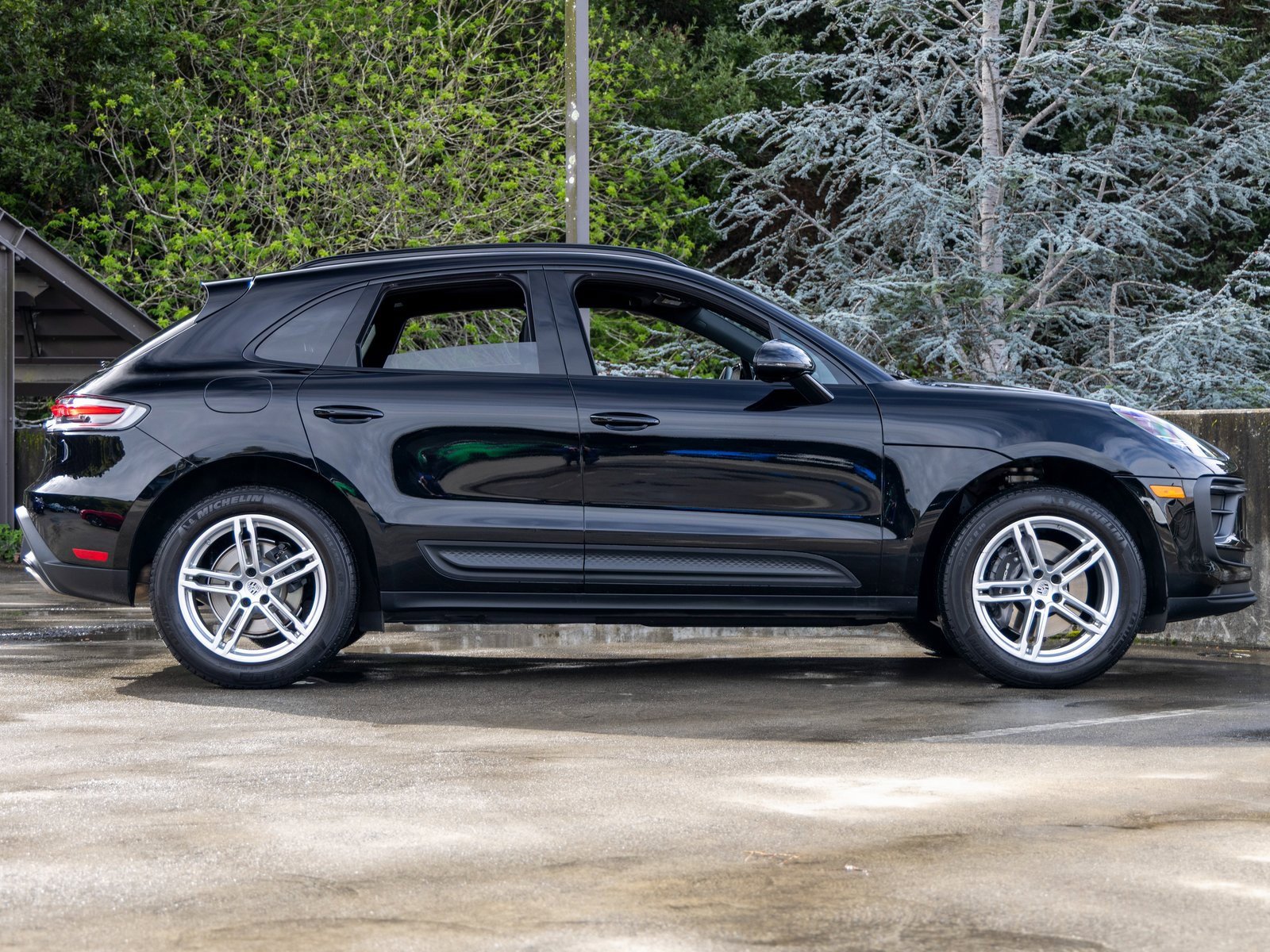 Certified 2025 Porsche Macan image 12