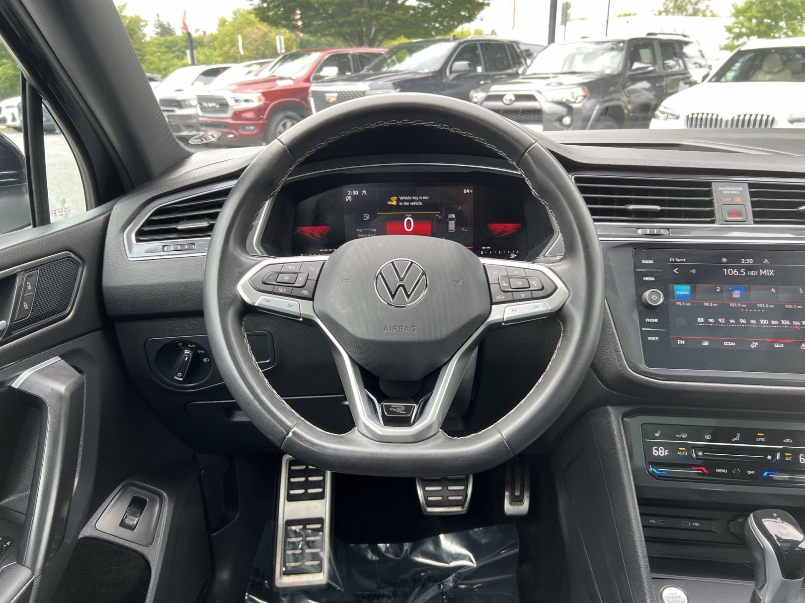 Used 2023 Volkswagen Tiguan SE R-Line AWD/4WD image 16
