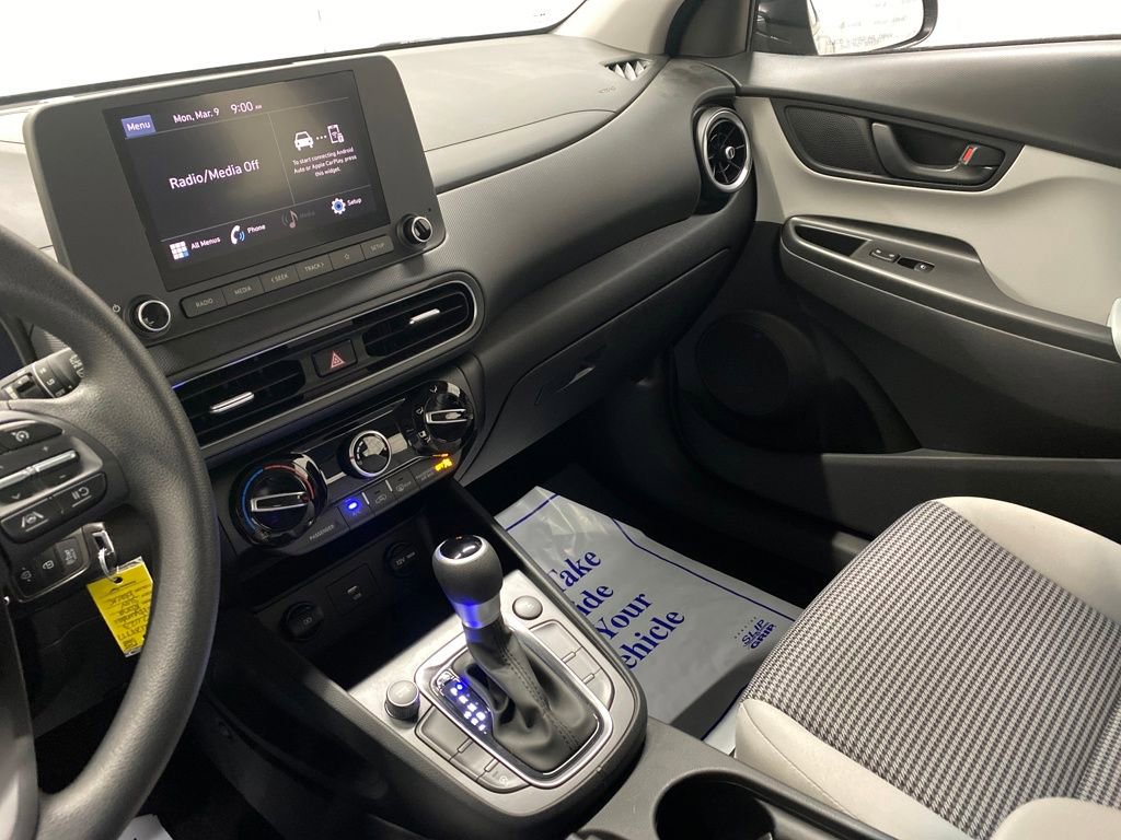 Used 2023 Hyundai Kona SE image 21