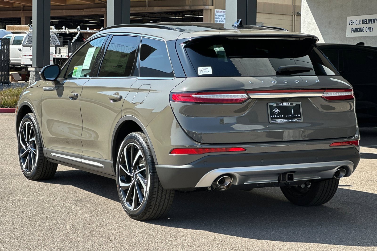 New 2025 Lincoln Corsair Reserve w/ Equipment Group 202A image 5