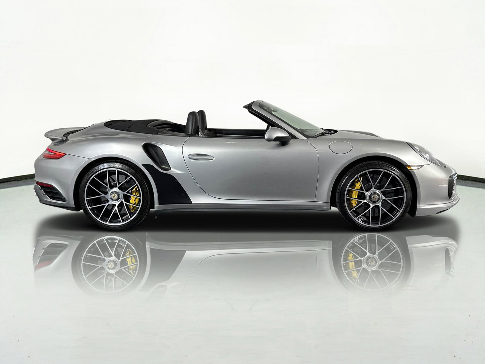 Used 2018 Porsche 911 Turbo w/ Light Design Package image 9