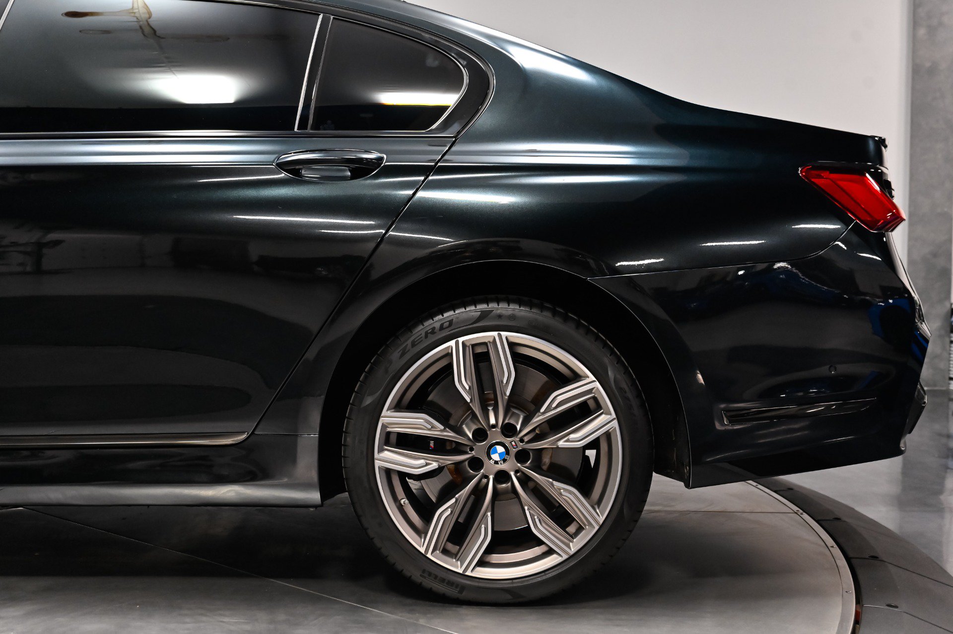 Used 2022 BMW M760i xDrive AWD/4WD image 47