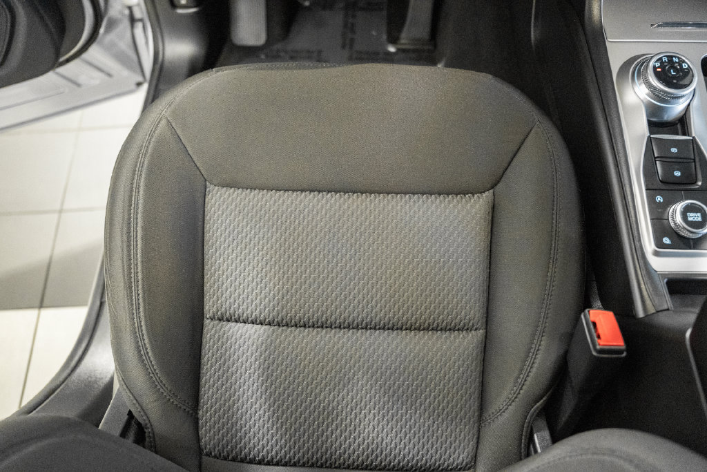 Used 2023 Ford Explorer XLT AWD/4WD image 25