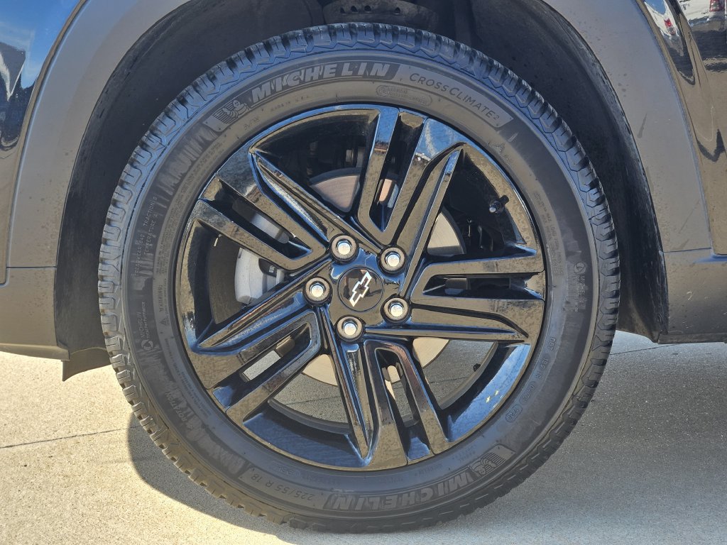 Used 2025 Chevrolet Trax ACTIV w/ Sunroof Package FWD image 12
