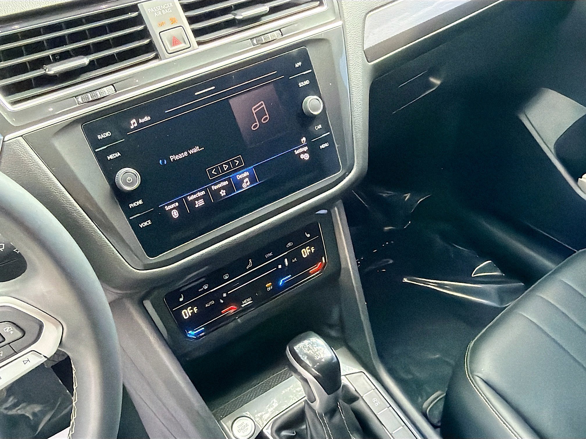 Used 2022 Volkswagen Tiguan SE image 27