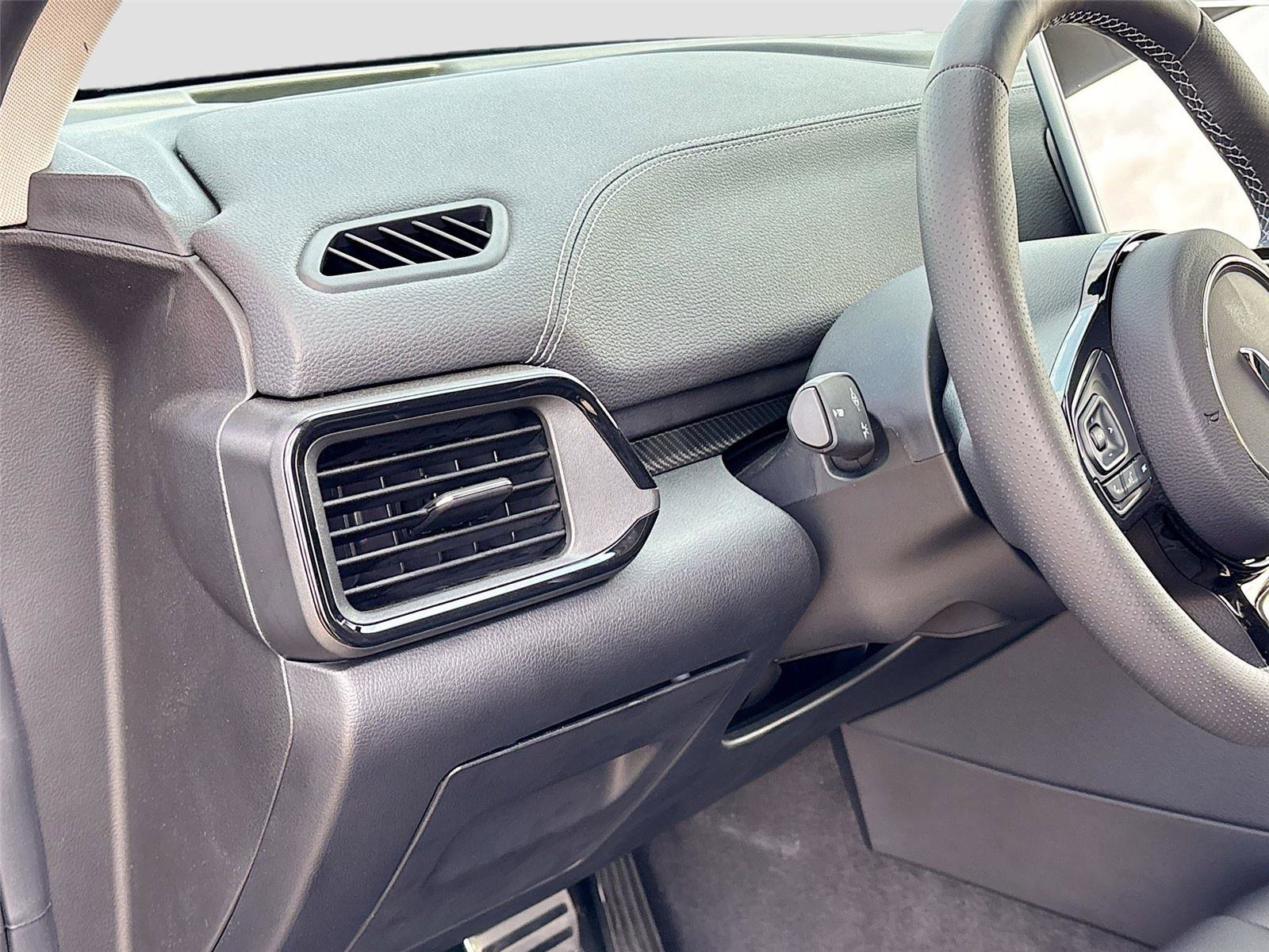 New 2025 VinFast VF 8 Eco AWD/4WD image 10
