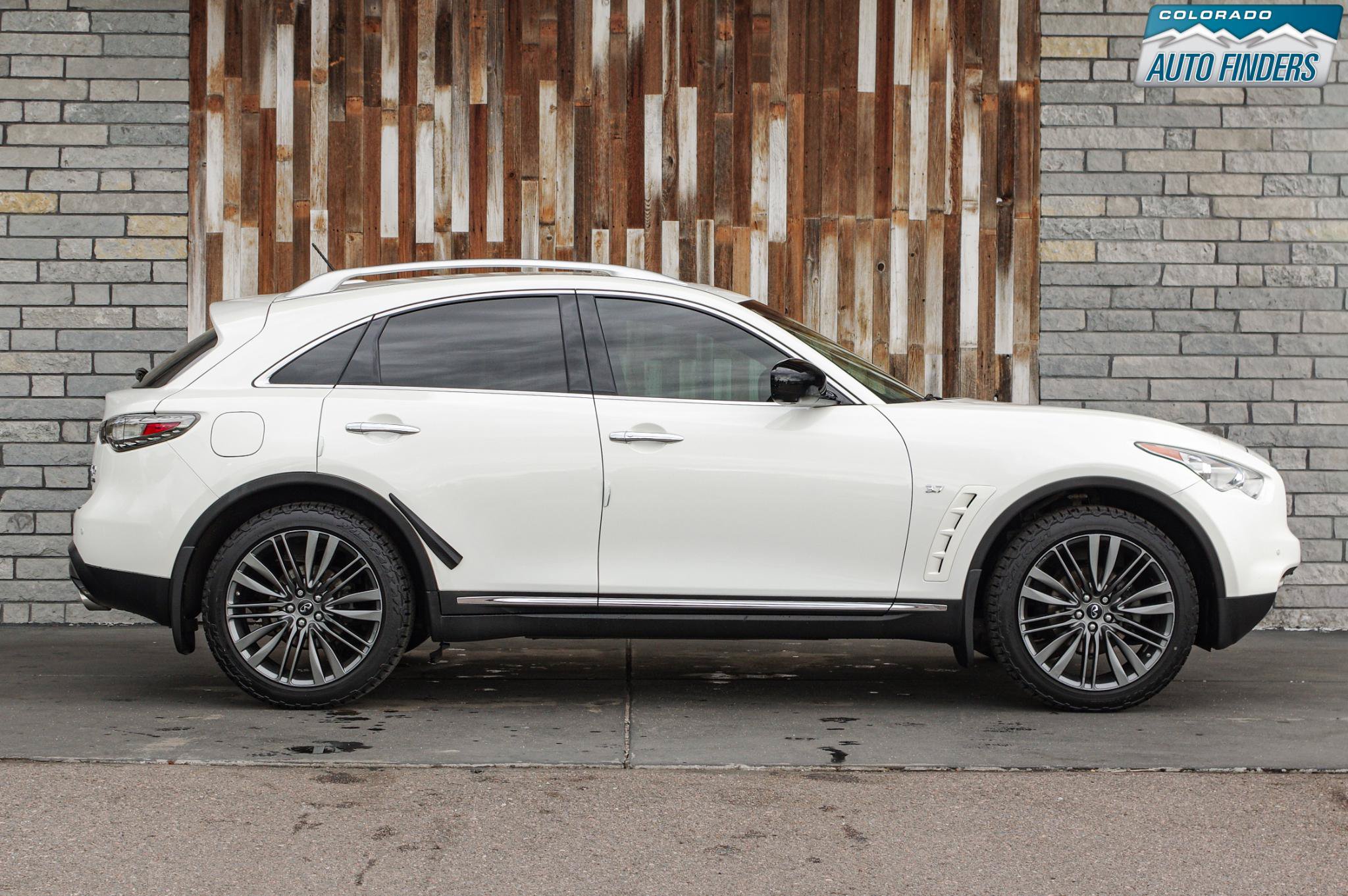 Used 2017 INFINITI QX70 AWD w/ Limited Package image 8
