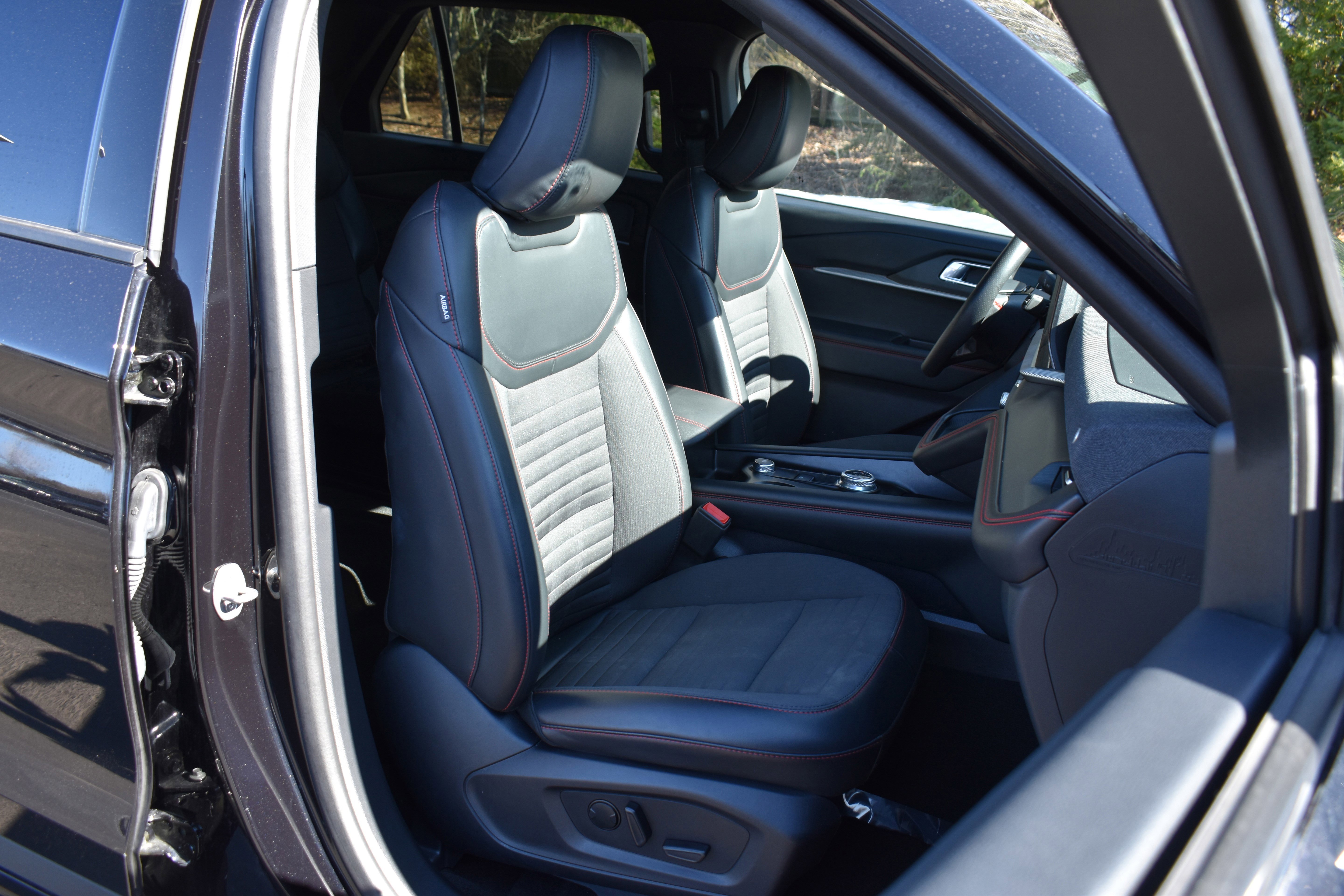 Used 2025 Ford Explorer ST-Line image 25