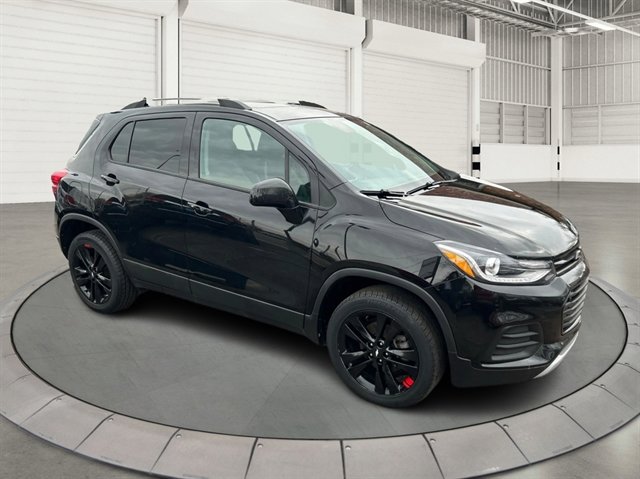 Used 2020 Chevrolet Trax LT w/ Sun & Sound Package image 7