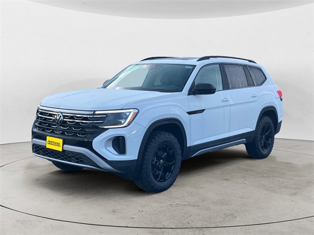 New 2025 Volkswagen Atlas Peak Edition SE image 3
